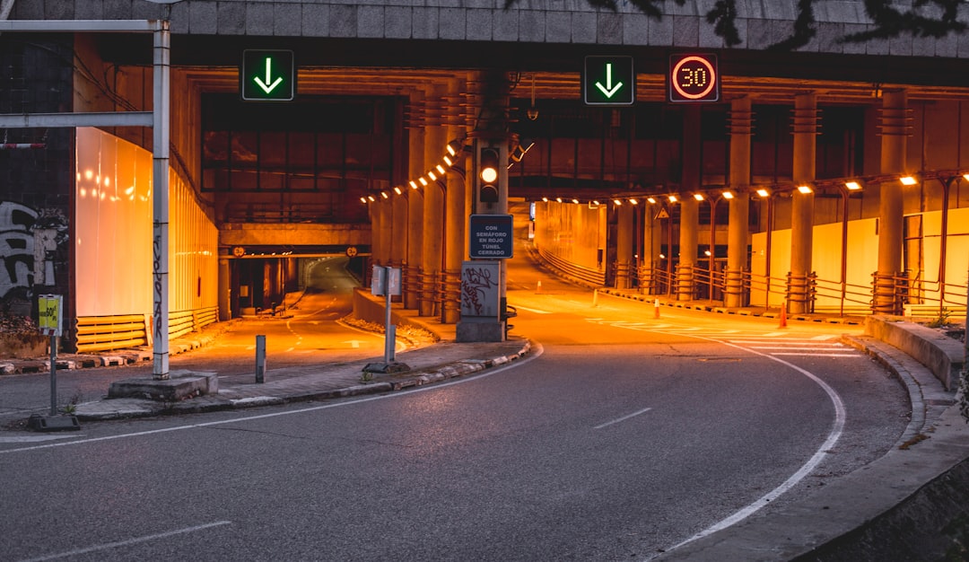 Túnel com trânsito fluido